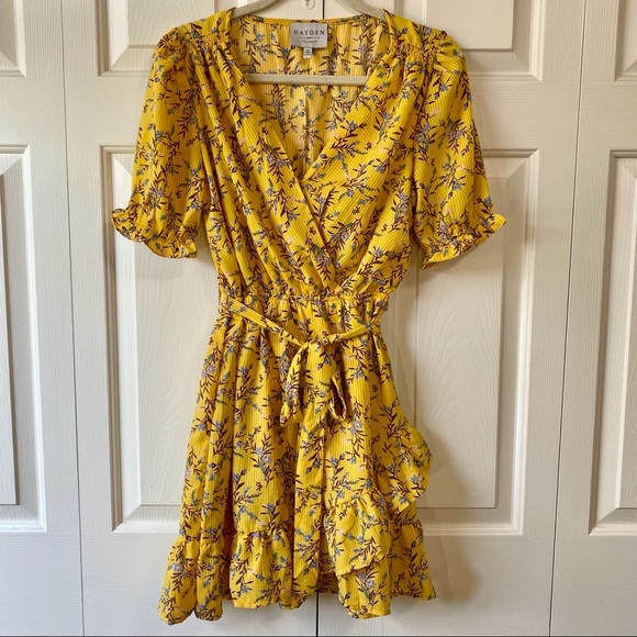 Hayden Dresses & Skirts - Hayden Mini Floral Surplice Dress Size M
